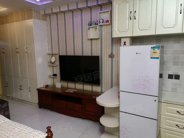 包头昆都仑丰盈道京奥港花园(商住楼)押一付一，帝景豪华装修，带空调，包网络，全家配套实木家具出租房源真实图片