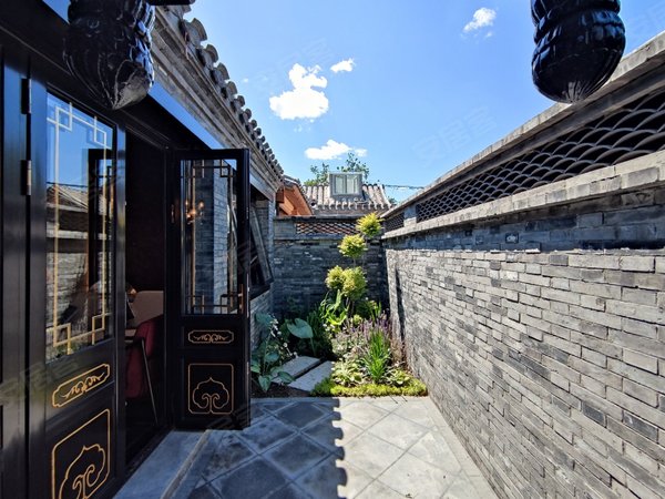 刹海丨临街带车位带家具丨二进徽派四合院丨可以接待出租房源真实图片