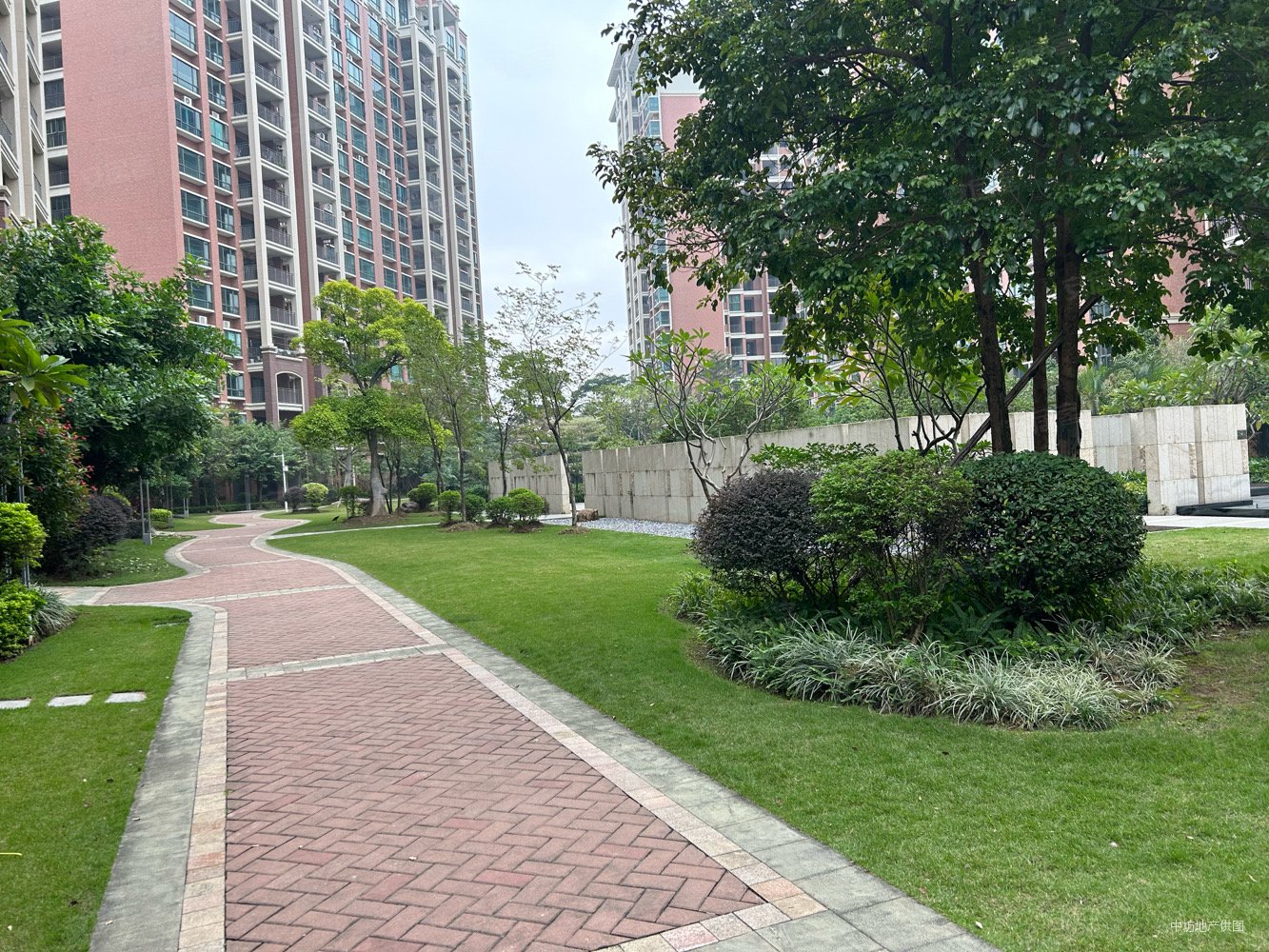 雅德花园4室2厅2卫128.01㎡南北90万