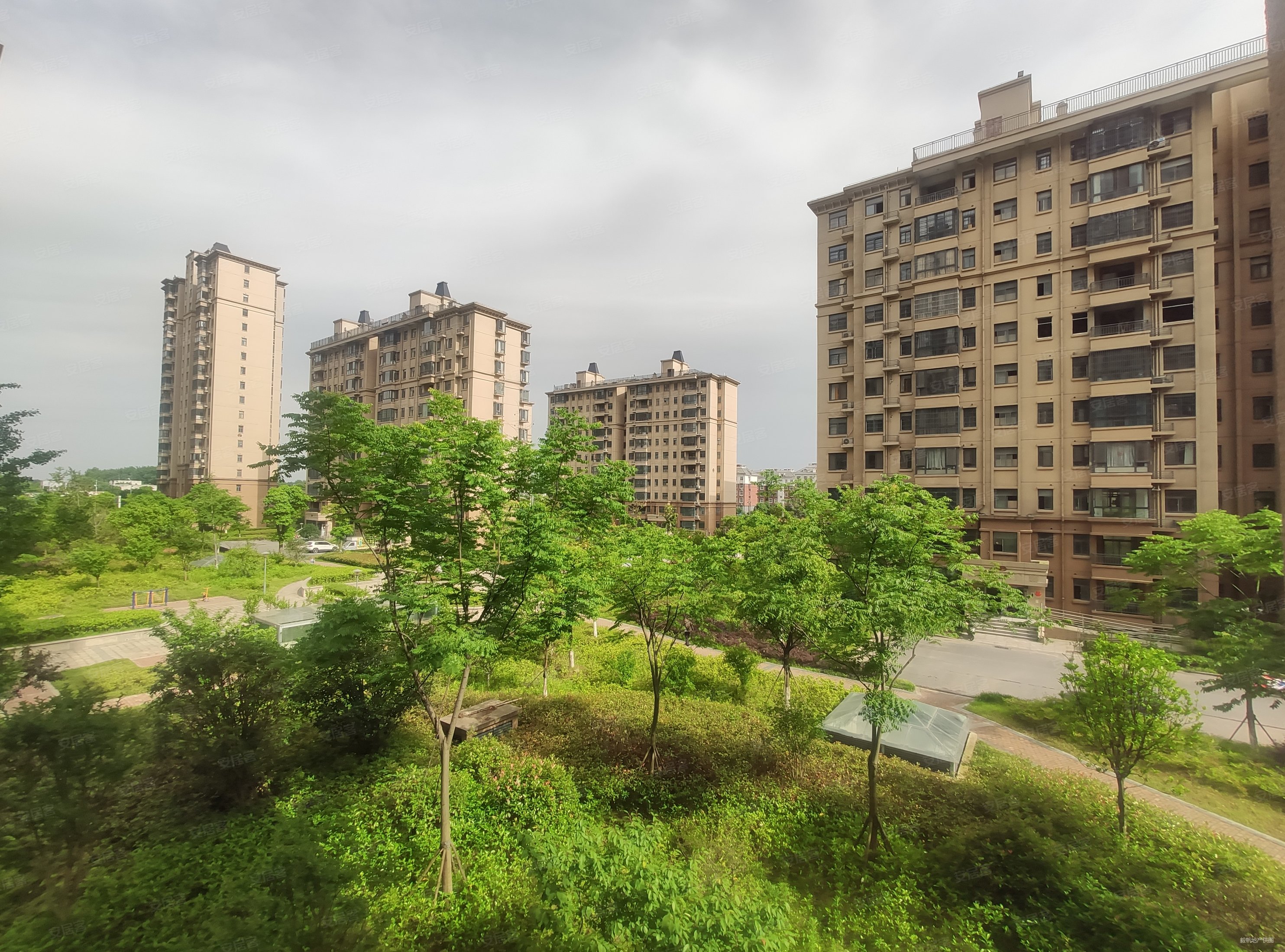 东方名城(舒城县)3室2厅2卫111㎡南北73万