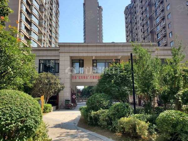 永城巴比伦蓝钻采光优秀.万达广场附近.繁华地带交通便利.