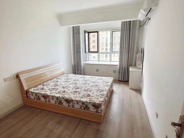 青岛胶州新城区书香名苑书香名苑  套三  设施齐全 1800随时看房出租