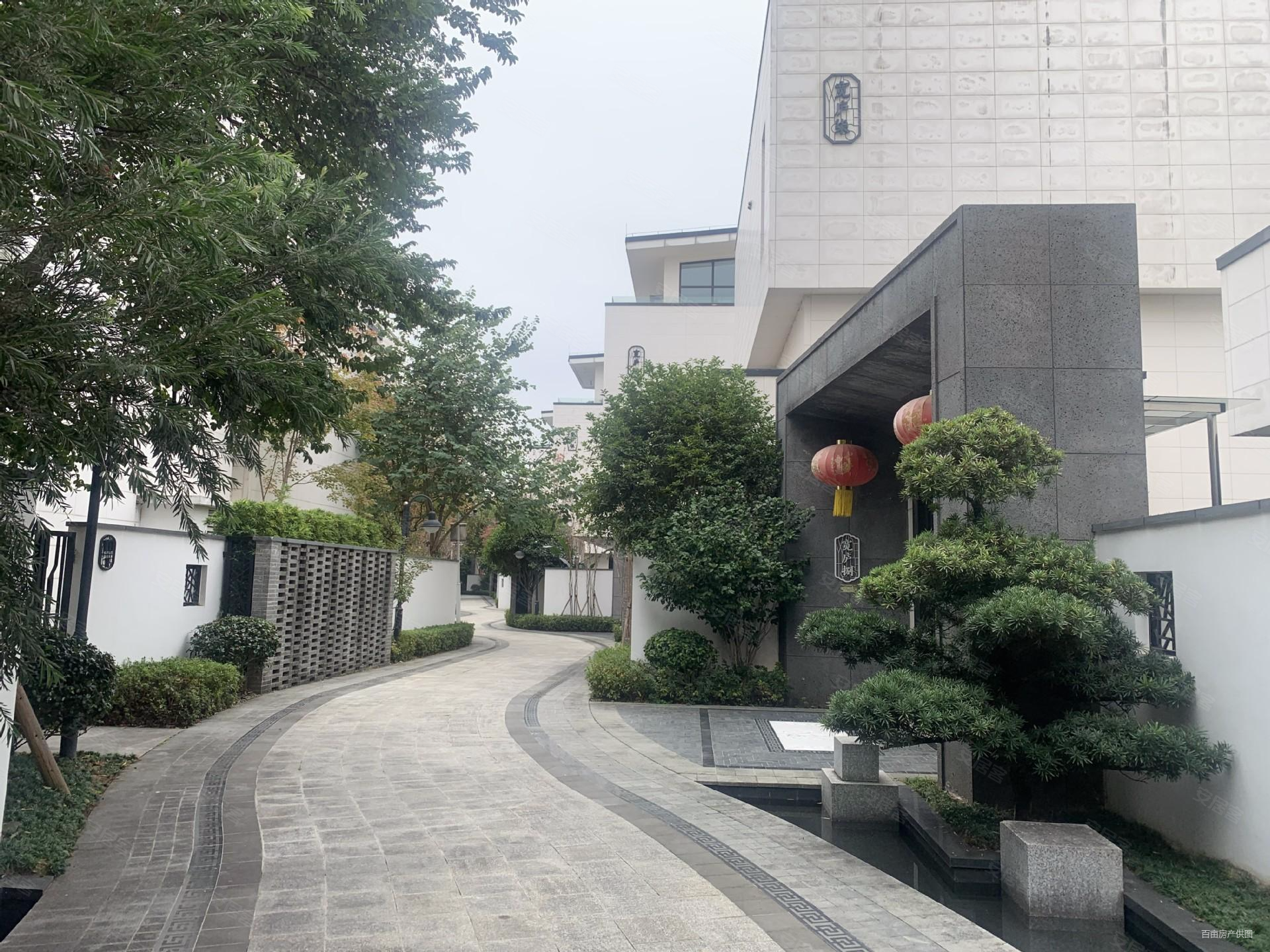 总价235万住市中心冠亚宽庐  使用面积超400平米 共4层