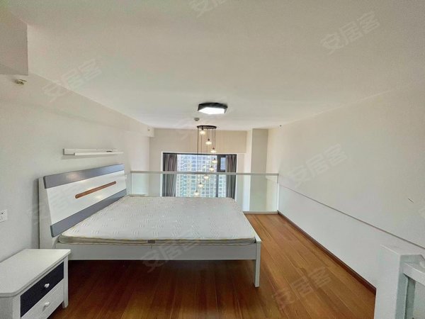 loft复式公寓万彩城财经大学云南中西结合医院