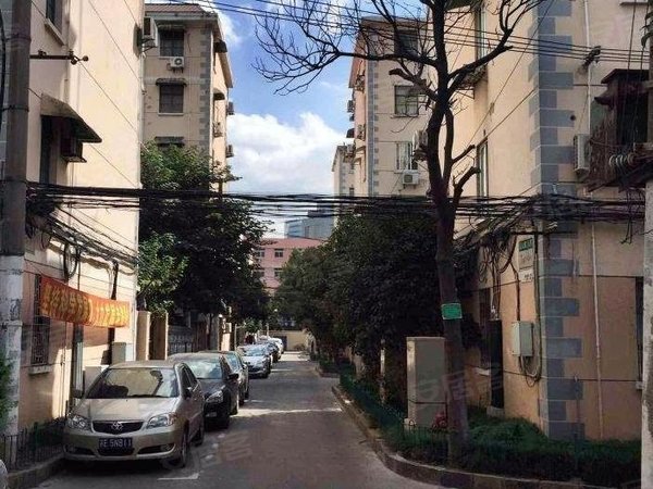 上海浦东梅园乳山四村近世纪大道地铁,精装修朝南一房一厅,户型正,可