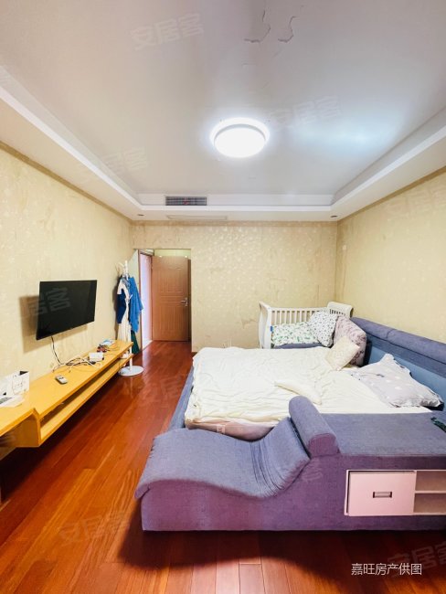 新出紫荆公寓170平边套180万精装3房3个大阳台