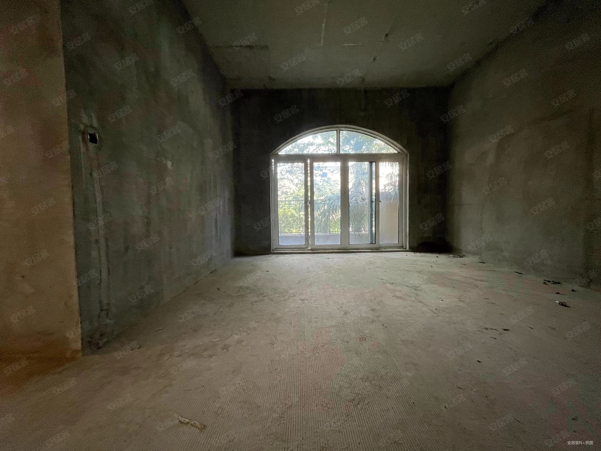 珑璟轩(别墅)4室2厅3卫169㎡南160万