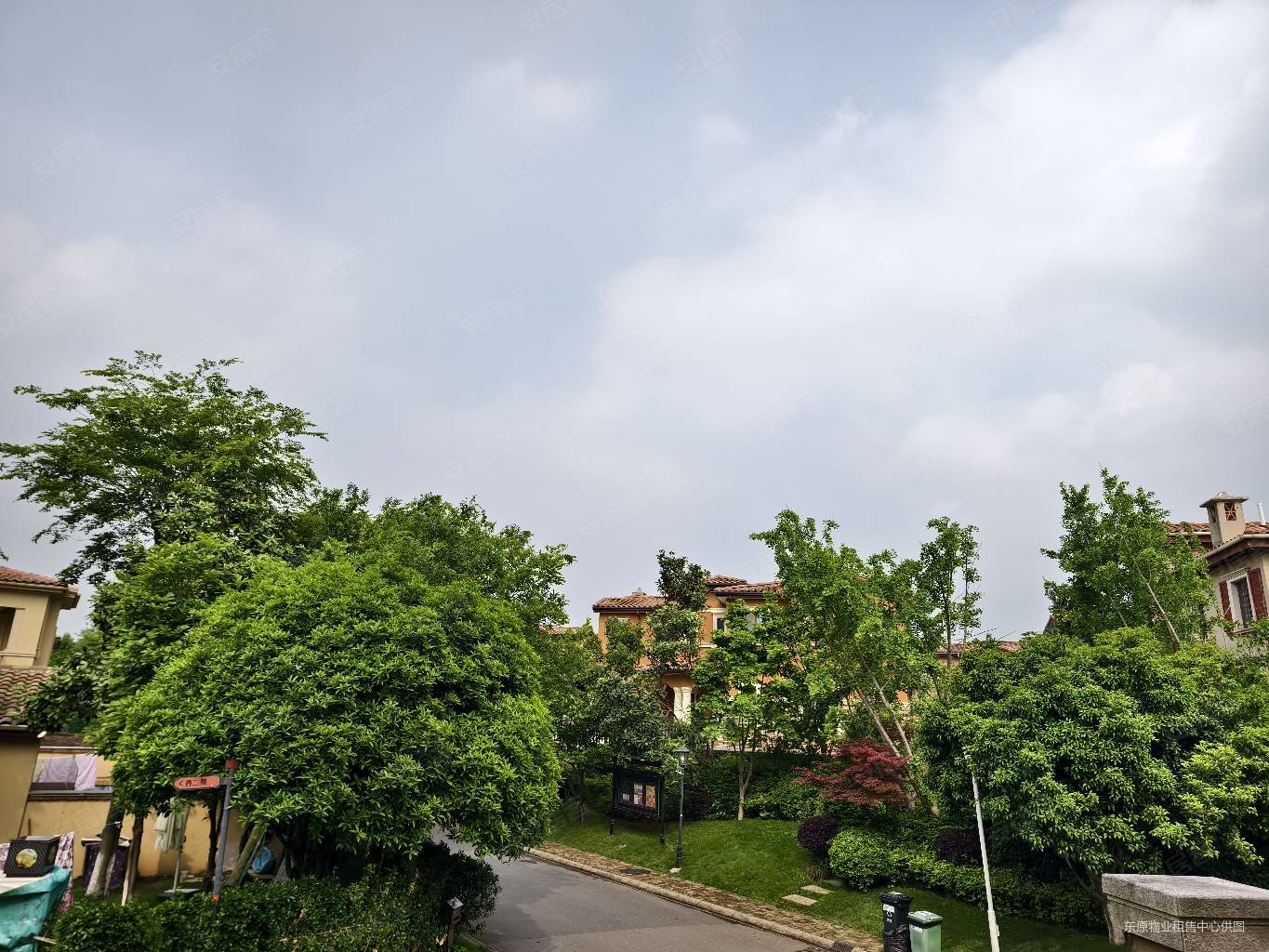 武汉房产网>武汉二手房>江夏二手房>藏龙岛二手房>纳帕溪谷>