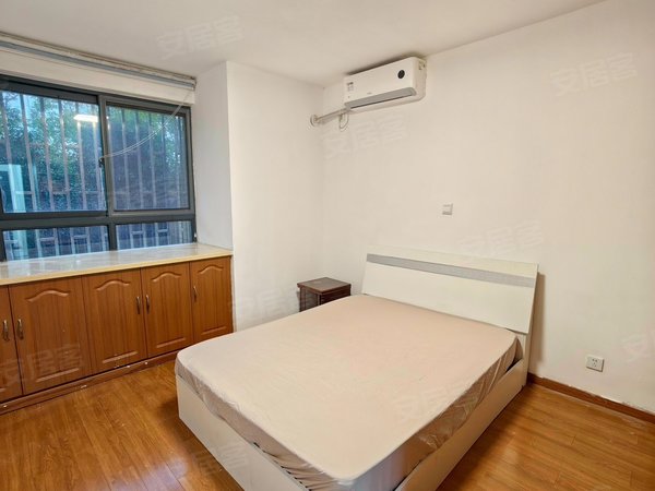 上海浦东川沙心圆西苑川沙地铁口精装电梯一房,好停车,月付,包维修和