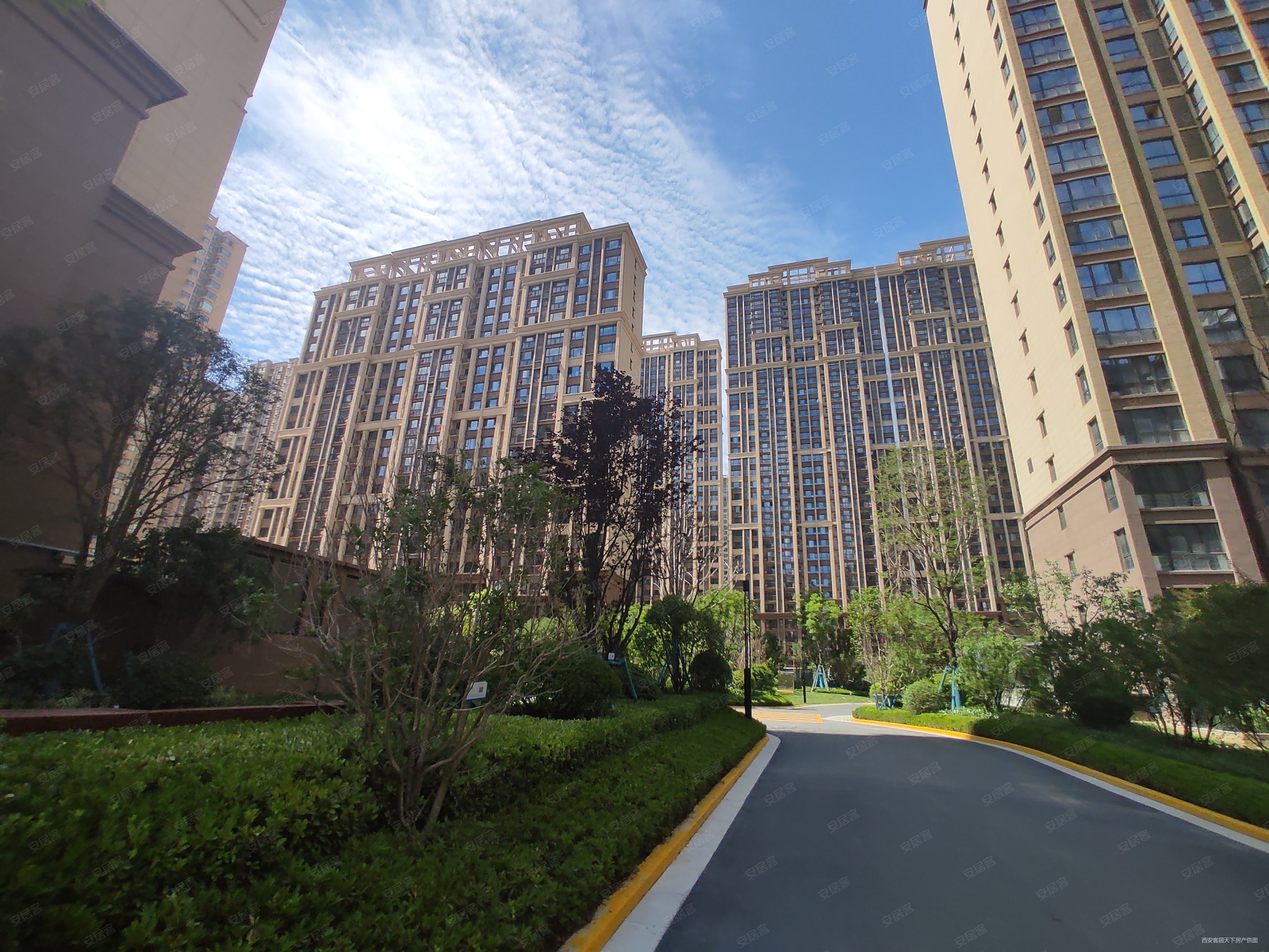 高新畔中航华府全新精装三室88加送21平南北通透急售