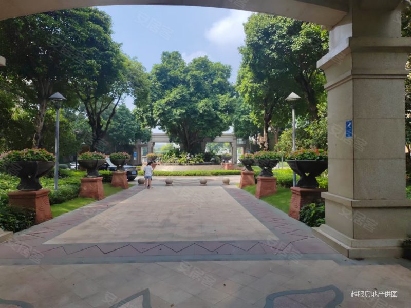 珑翠花园 四房南北对流 可优阔阁楼 业主诚意满满 看房方便