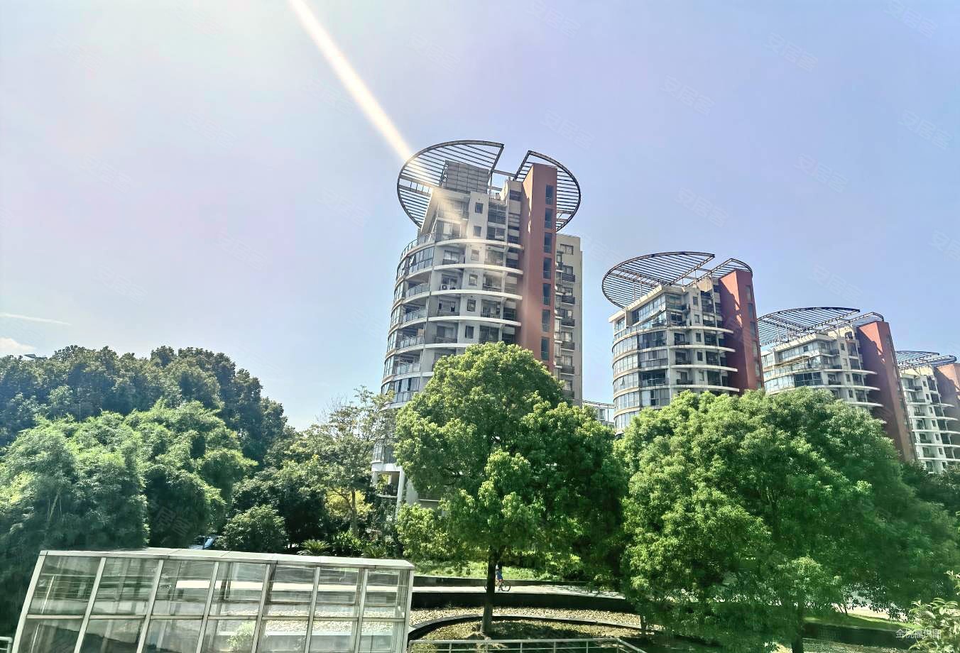 湖左岸三室两厅两卫 户型方正 南北通透 近苏州中心星海,湖左岸二手房