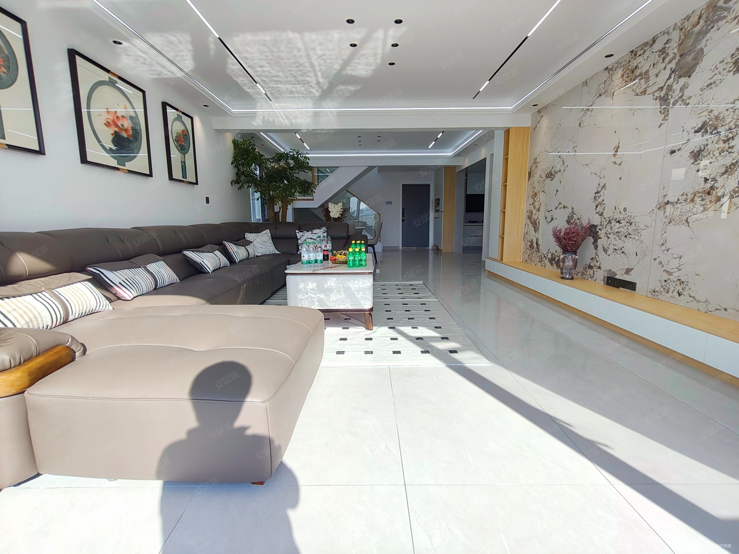 昆华苑浅山逸城6室3厅4卫237㎡南北136万