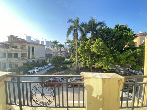 深圳龙华民治梅花山庄(别墅)5号线直达福田 罗湖 大露台大单间 带停车