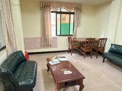 肇庆端州新东黄岗市场旁的2楼两房 租800月 配全家私电器 交通方便出租房源真实图片