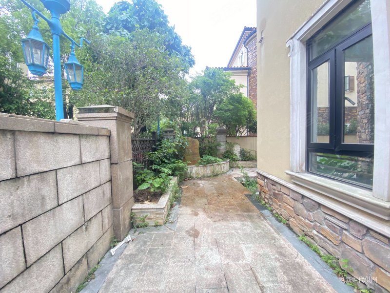 中信御园   独栋别墅出售 价格可谈 带有电梯 随时可看