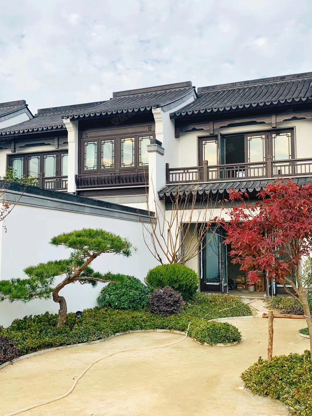 桃李春风中式合院联排亭台楼阁白墙黛瓦一路之隔上海