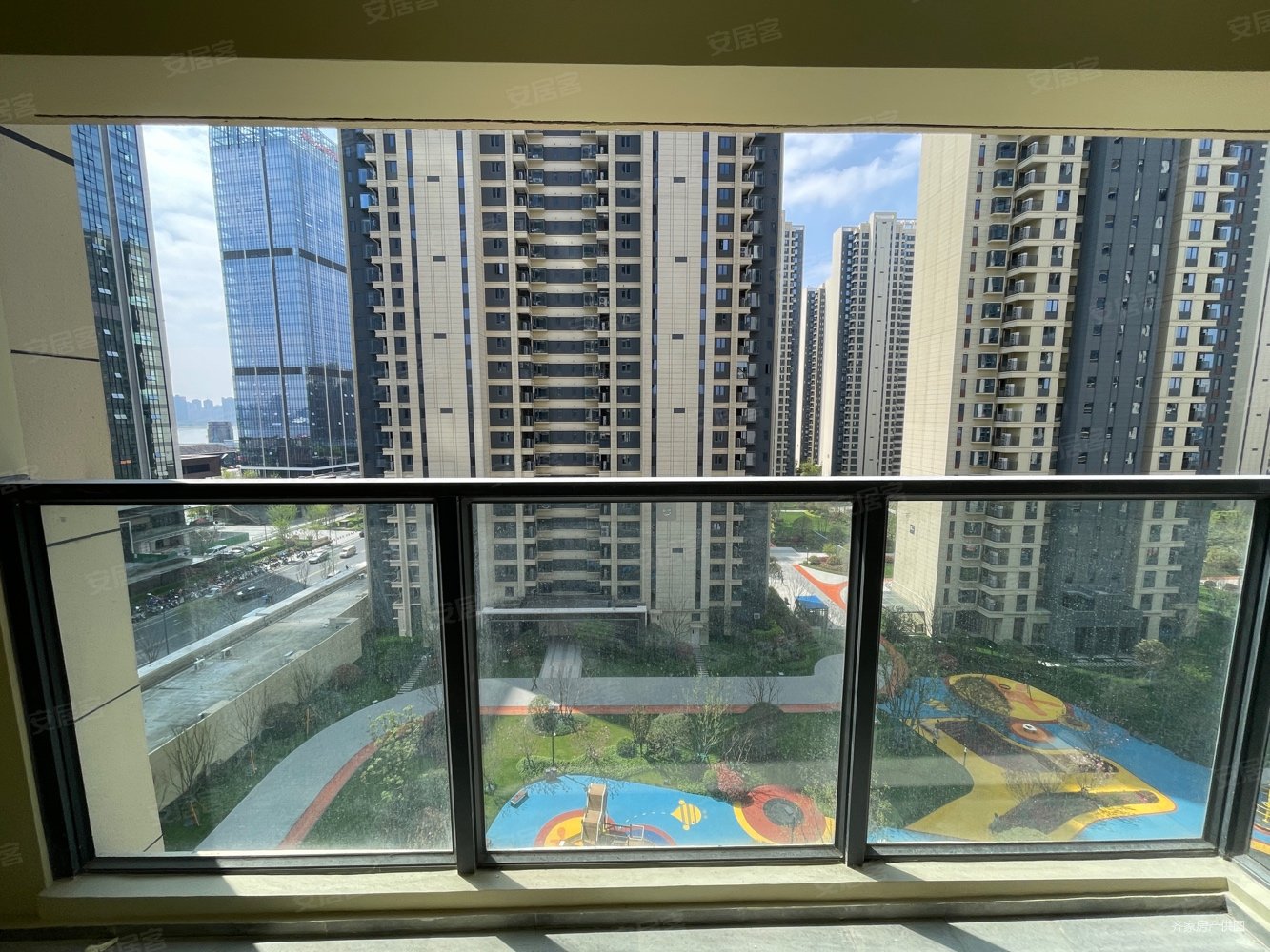 华润悦府小区中心安静舒适门口万象城购物广场摩天轮