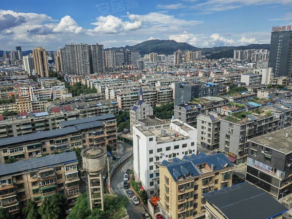 郴州北湖燕泉广场山水缘五岭广场 山水缘 精装公寓 包物业 停车方便