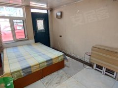 兴安盟乌兰浩特五一广场市医院 百货大楼附近步梯1楼一室一厅月租777家具家电齐全出租房源真实图片