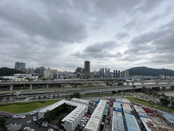 珠海香洲夏湾龙光玖龙湾拱北 青茂口岸旁豪华装修三房两卫  房子非常