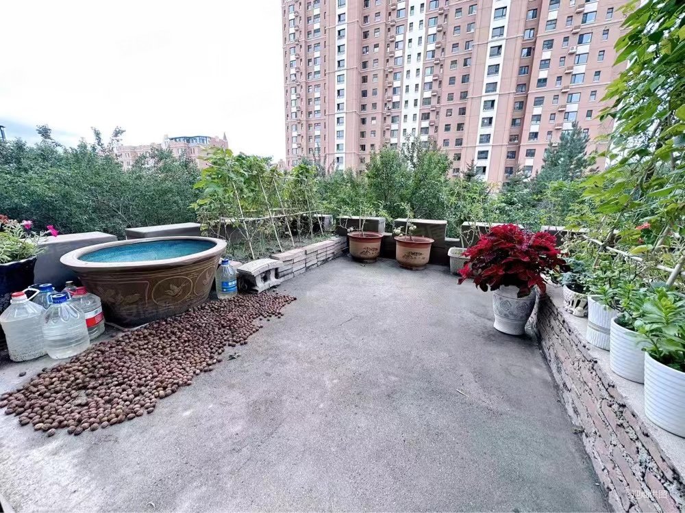 中海水岸馨都电梯二楼带花园伊通河沿线不把不临两室急售