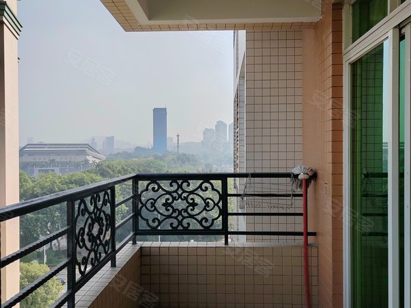 中山东区利和广场雍景园雍景园 3室2厅2卫 2500.