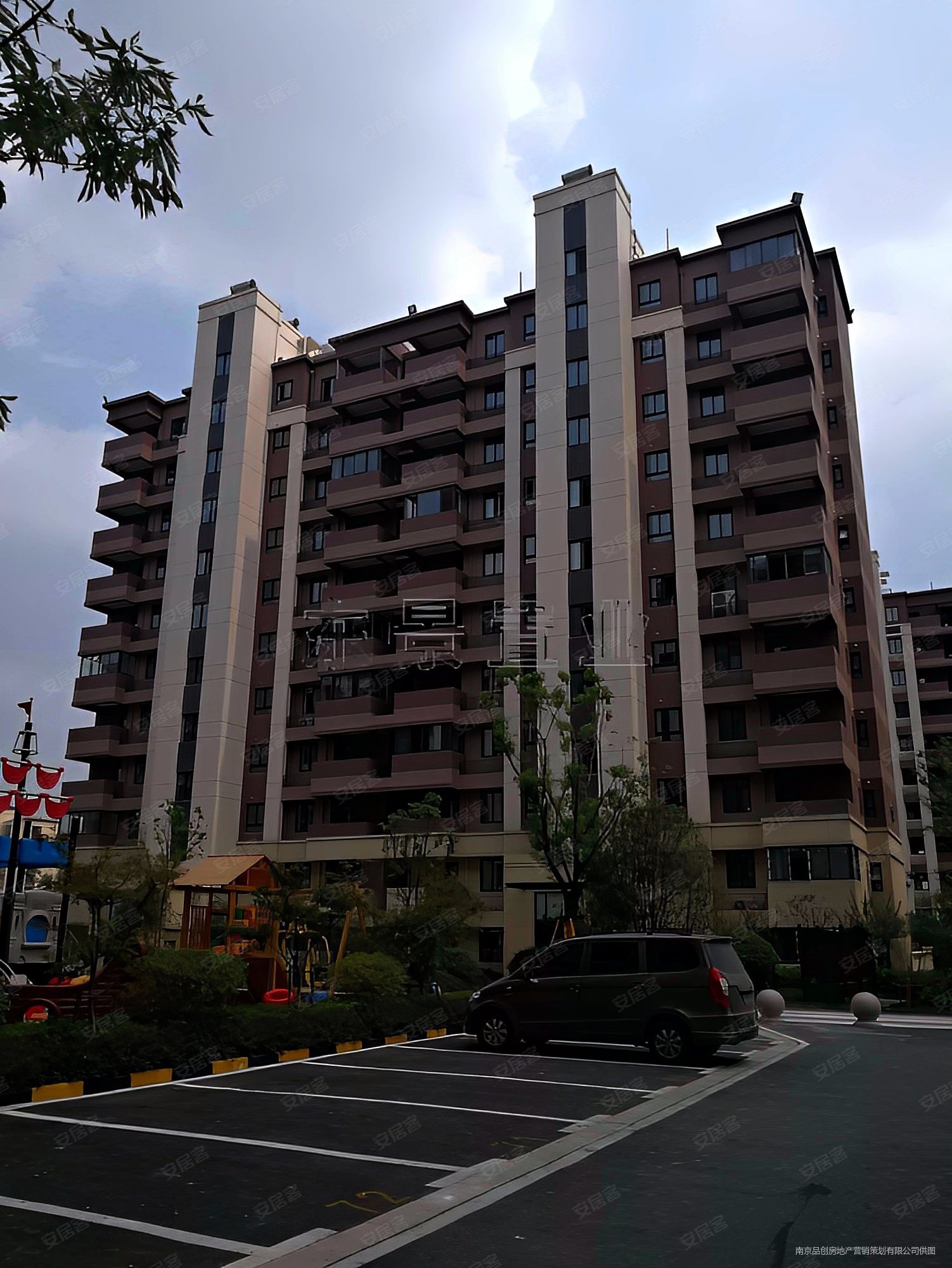 金地格林格林3室2厅1卫82.93㎡南北215万
