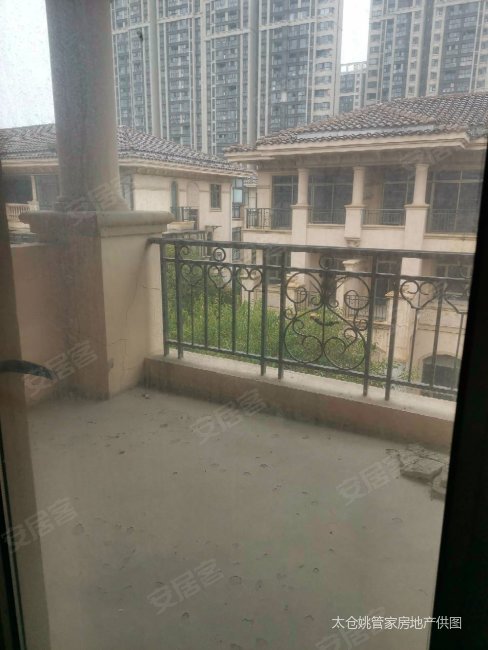 银河湾联排别墅277平3室2厅2卫 总价270万