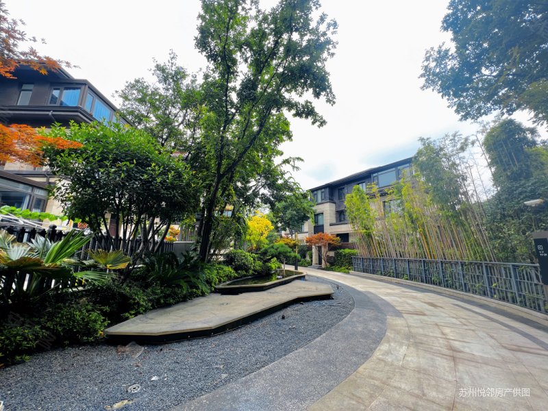 狮山脚下 原著花园 上叠别墅 实用250平 送南北露台