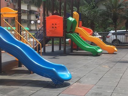 车位晚高峰管理混乱,有待改善不足【附近学校】小区自带半岛苑幼儿园