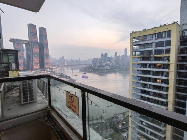 重庆南岸南滨路阳光100国际新城来福士对面江景三房,看房方便可做民宿
