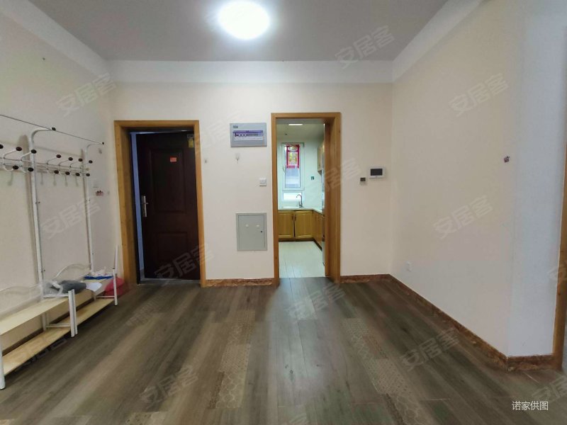 复地湖滨广场 购物方便 南向采光好 近地铁 小区新 出行方便