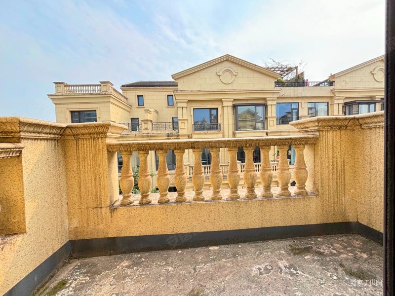 金科岭上(a区)4室2厅3卫117㎡南北120万