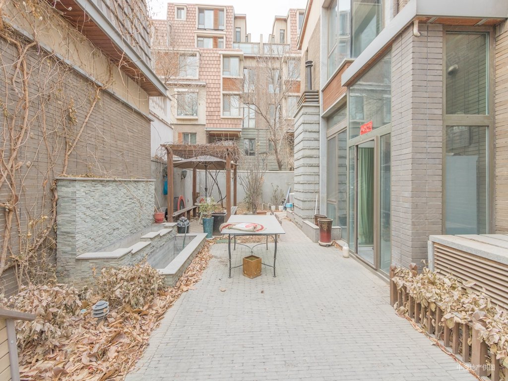 北京房产网>北京二手房>顺义二手房>中央别墅区二手房>龙湾别墅>1024