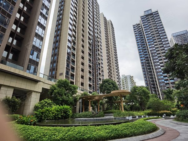 深圳宝安流塘玖玖颂阁全新装修出租!