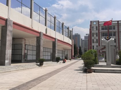 实验小学,下关一中高中部就在小区里面,万德福,沃尔玛超市距