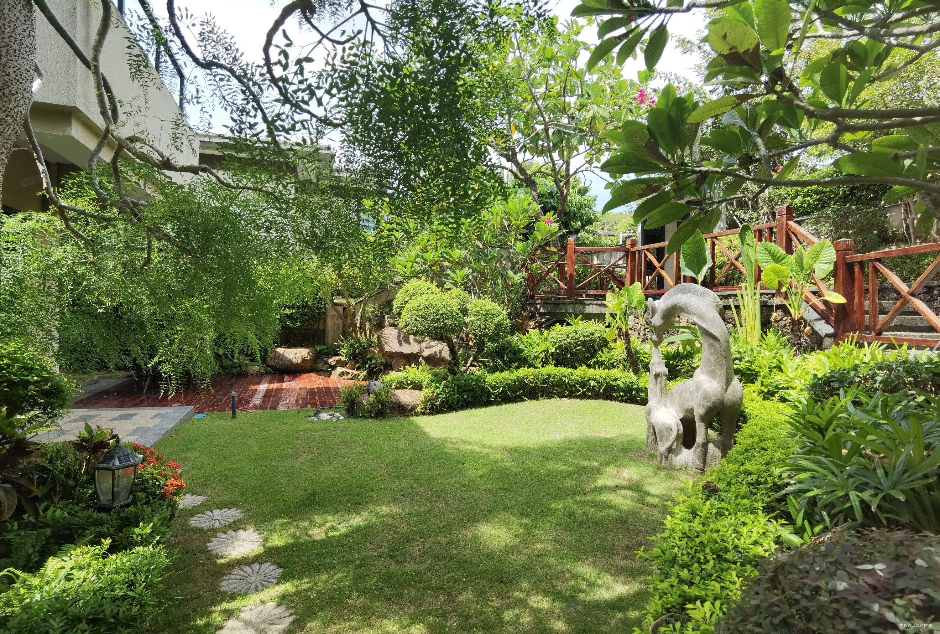 富力湾(别墅)3室2厅3卫190.99㎡南北800万