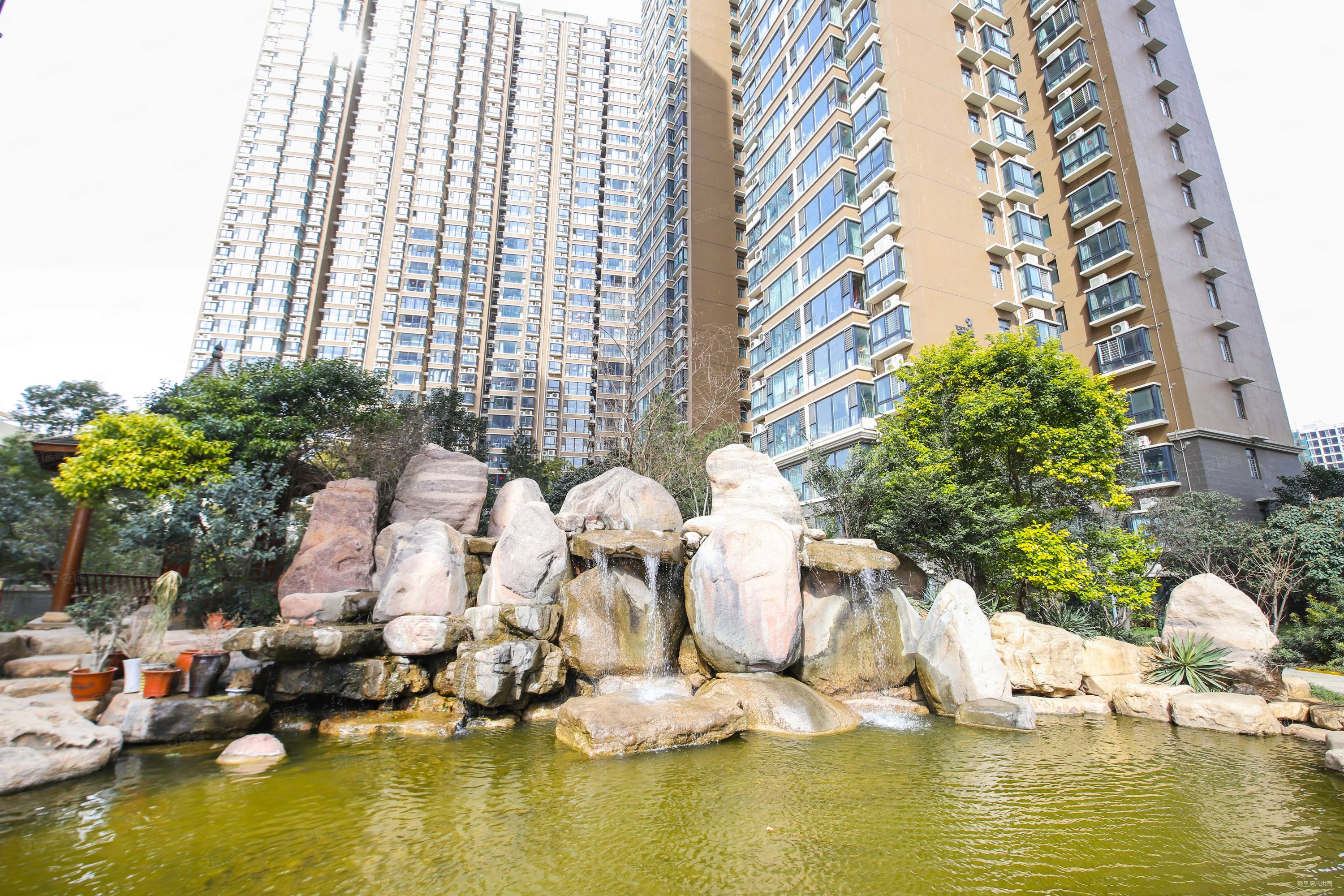 满两年税费低 诚售,富地蓝泊湾二手房,145万,3室2厅,2卫,139平米-洛阳