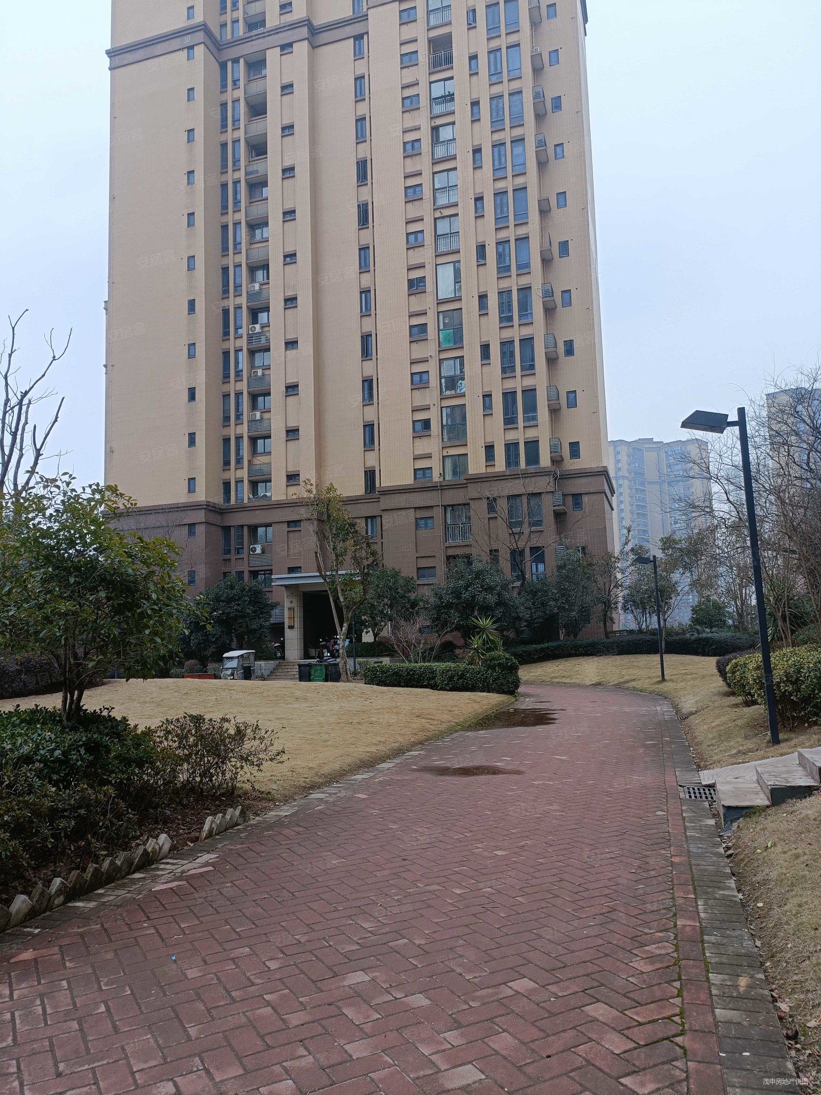 君临长江(二期)|小军山大道3室2厅1卫98平方米,海伦小镇二手房,60万,3