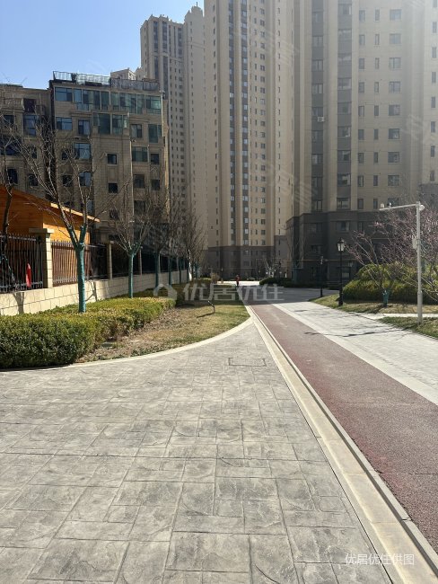 保利领秀山3居室 满两年电梯房房东急置换 诚心出售