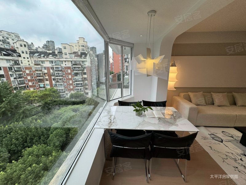 苏州河畔 电梯小高层 税费各付 业主出国急售 有产权车位