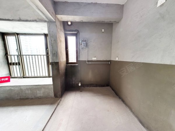 深圳龙华龙华中心区壹成中心第三区壹方天地C区之上 毛坯大三房 可做仓库3000月 看房方便出租房源真实图片