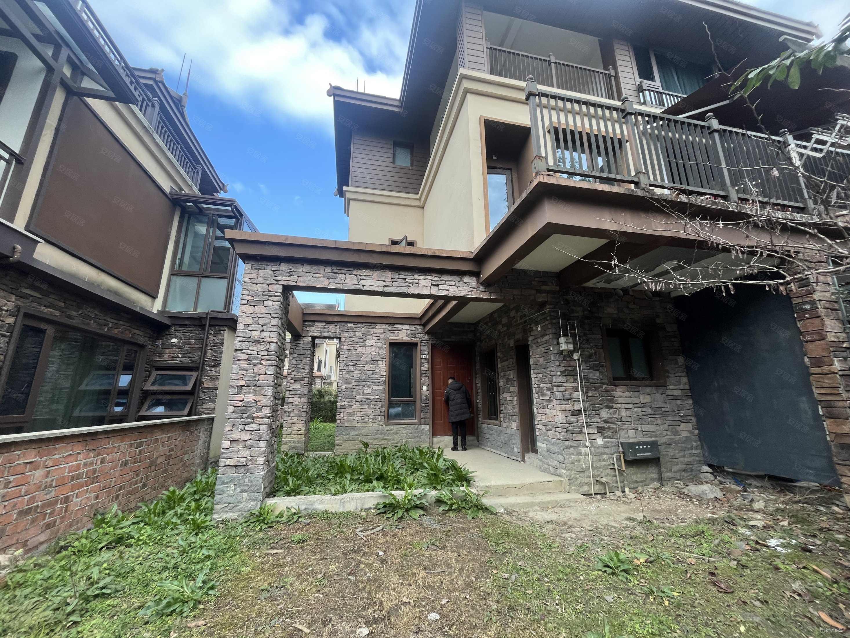 明宇豪雅青城(别墅)4室2厅3卫98㎡南北135万