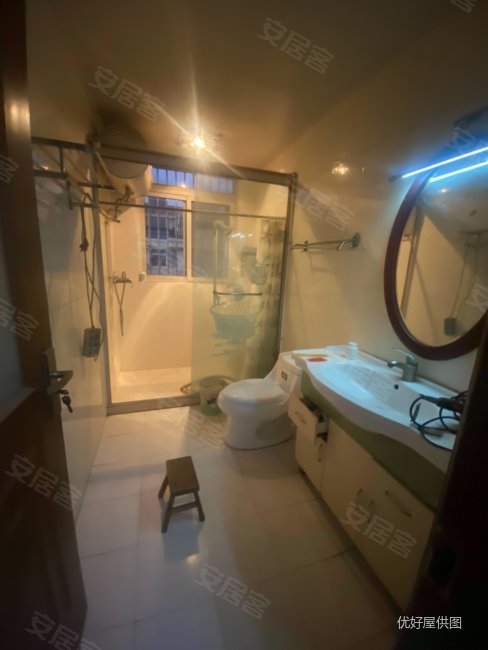 花苑新村顶复满五  带南大露台带车库喜欢这样复试的家人可看