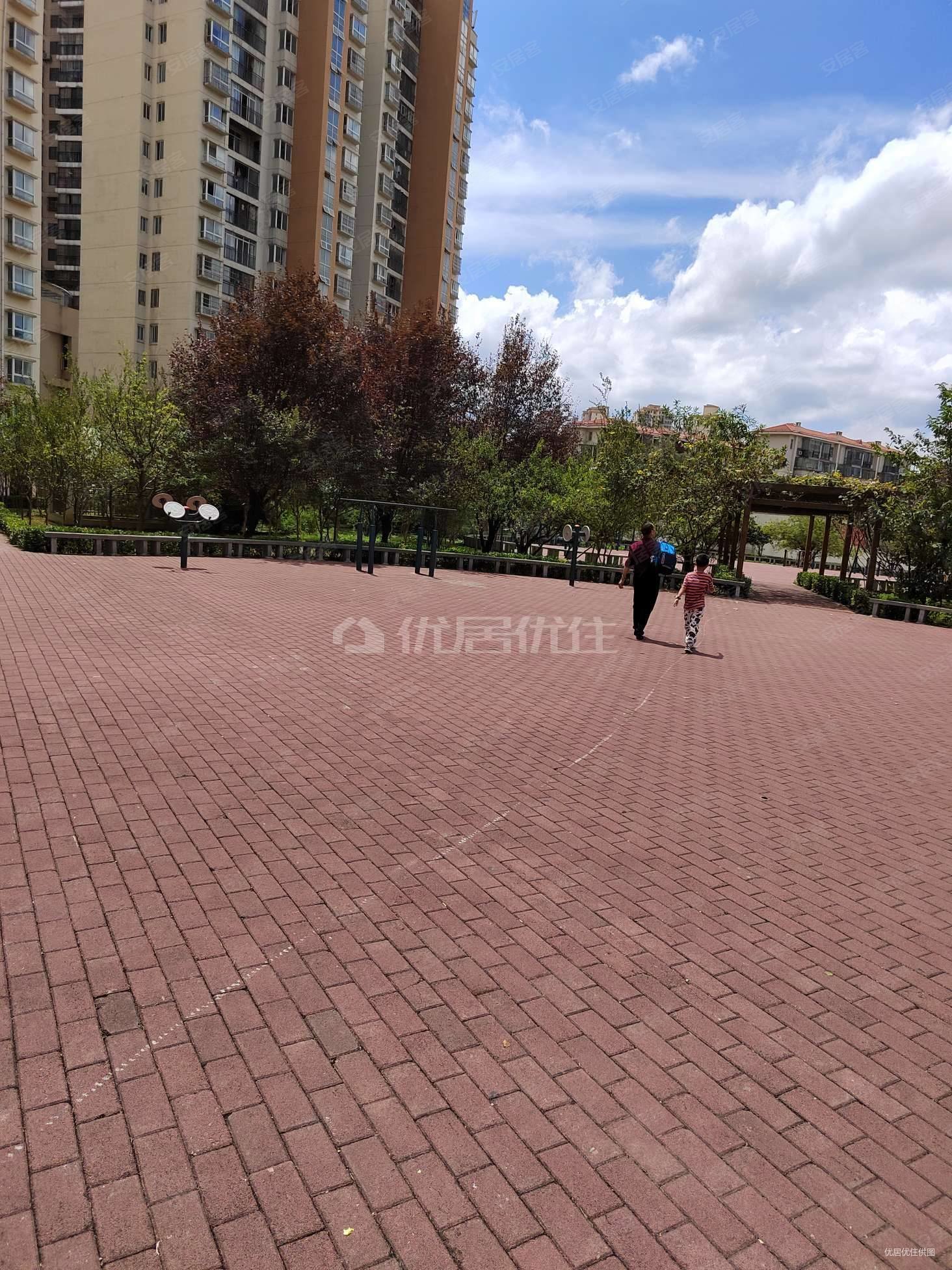 4600单价地铁口南湖郡二期毛坯房联系我看房