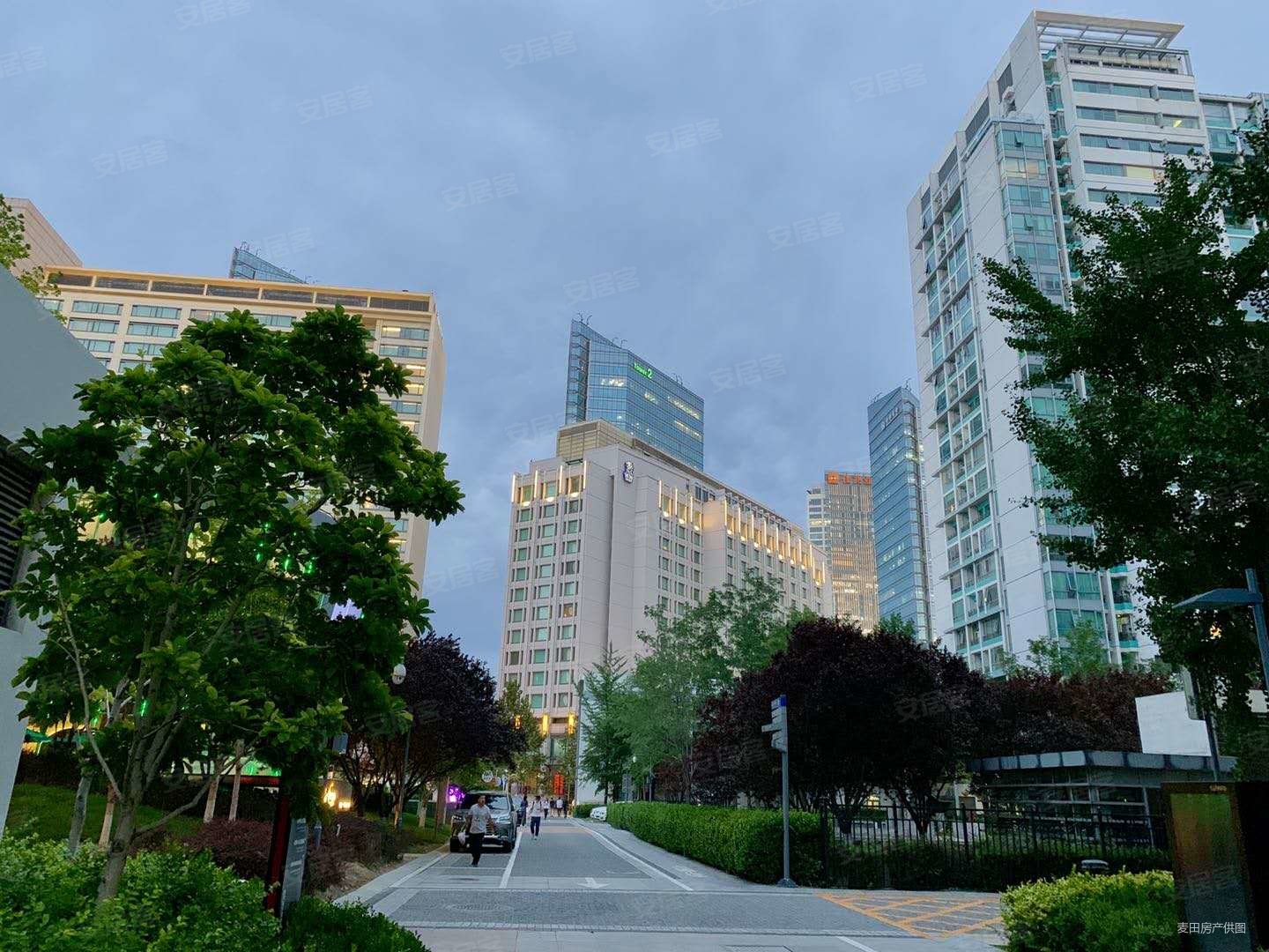 华贸公寓2室1厅2卫138.41㎡南北1298万