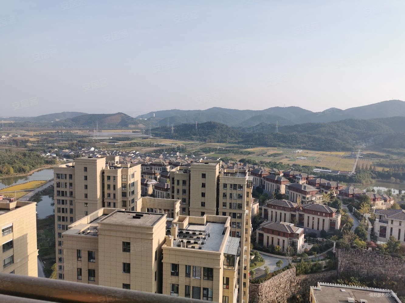 亚隆它山郡3室2厅1卫128.9㎡南北185万