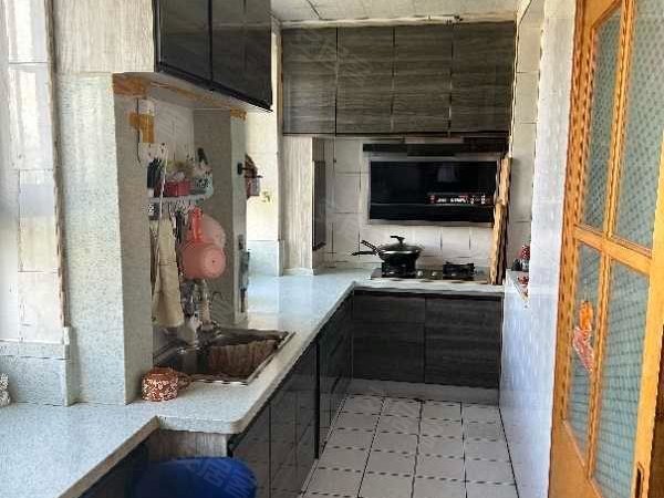 昌吉昌吉市亚中商城长宁小区亚中附近出行方便，房子在5楼出租房源真实图片