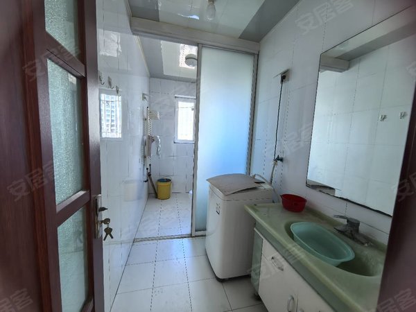 莱芜莱城莱城城区滨河花苑1100元六区滨河花苑精装三室拎包入住出租